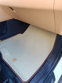 Коврики на KIA Carnival IV 7 мест с оттоманками 2020 - 2025 в Тюмени Коврики на KIA Carnival IV 7 мест с оттоманками 2020 - 2025 в Тюмени