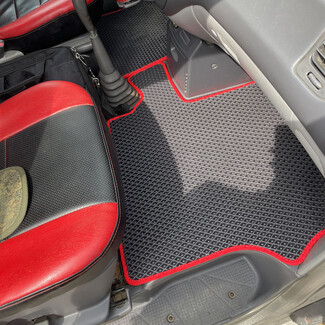 Ворсовые коврики на Mitsubishi Space Gear 1994 - 2007 в Тюмени Ворсовые коврики на Mitsubishi Space Gear 1994 - 2007 в Тюмени